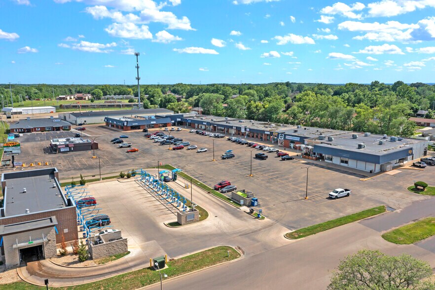 More Photos Of 2910-2996 Court St, Pekin General Retail For Sale