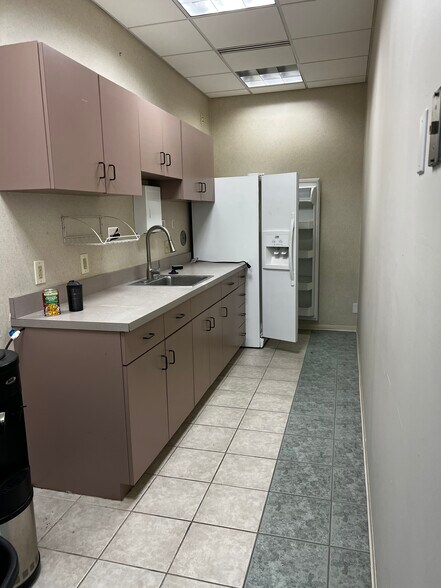 More Photos Of 11780 Borman Dr, Maryland Heights Office For Lease