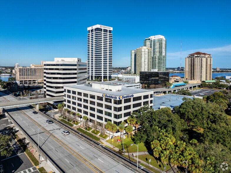 More Photos Of 815 S Main St, Jacksonville Office For Lease