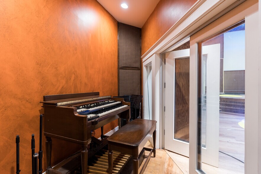 More Photos Of 2908 Epperly Dr, Del City Loft Creative Space For Sale