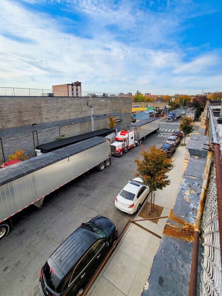 More Photos Of 830 Barry St, Bronx Warehouse For Lease