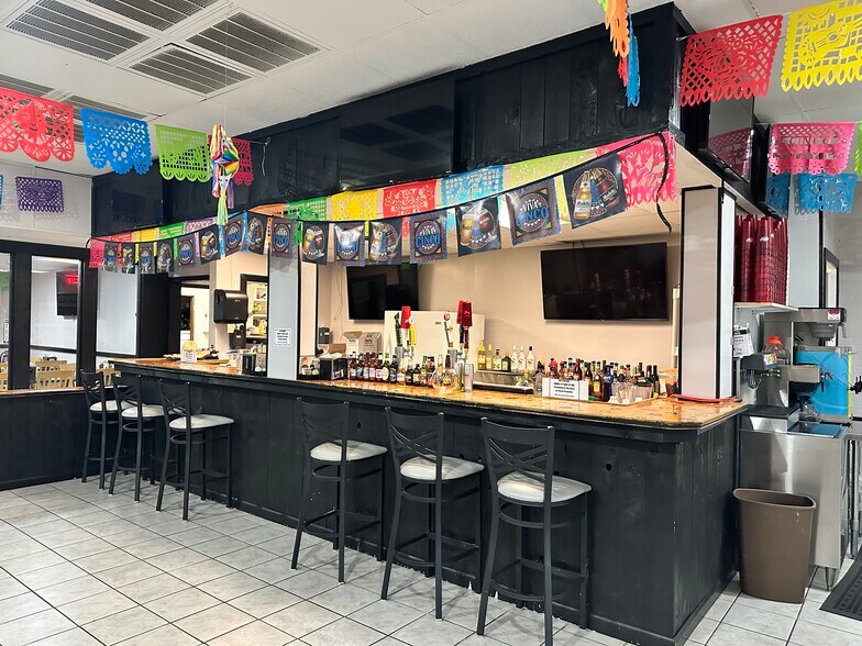 More Photos Of 308 S Hayes Ave, Wagoner Restaurant For Lease