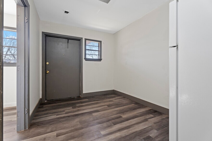 More Photos Of 300 Range St, Marshall Multifamily For Sale