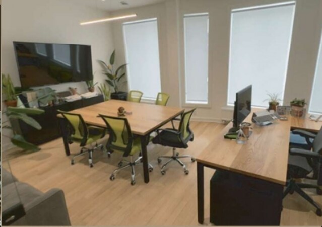 More Photos Of 563 Bloor St W, Toronto Storefront Retail Office For Lease