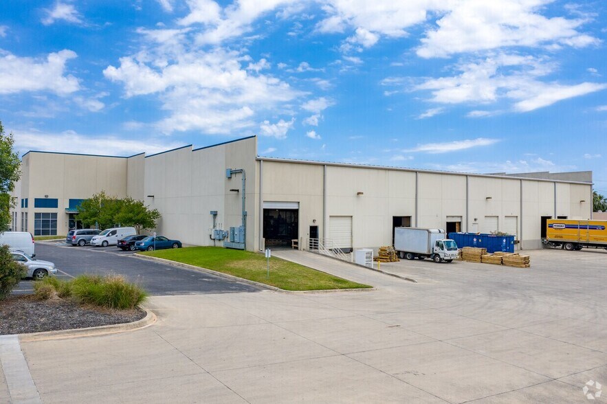 More Photos Of 5850 Corridor Pky, Schertz Warehouse For Lease
