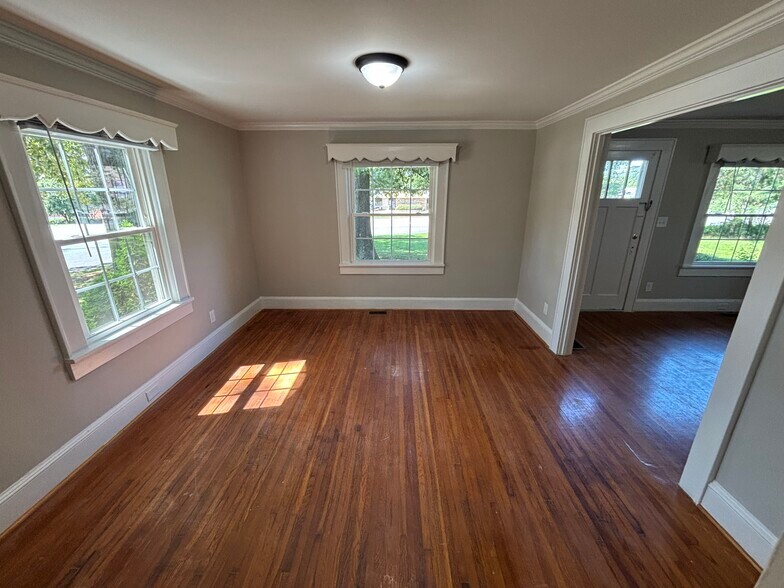 More Photos Of 827 Cox Rd, Gastonia Office For Lease