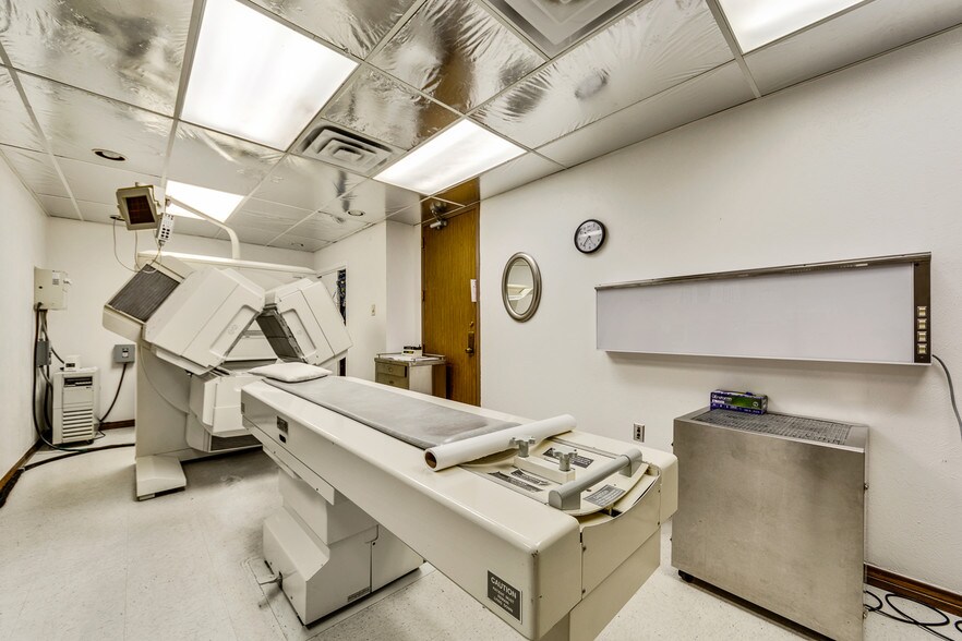 More Photos Of 8345 Walnut Hill Ln, Dallas Medical For Sale