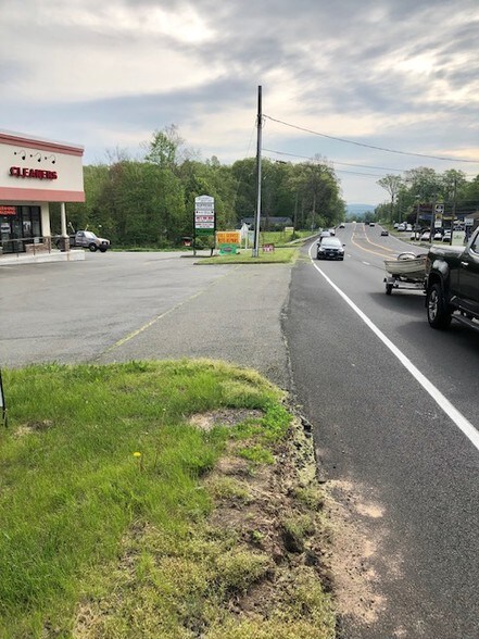 More Photos Of 48 Meriden Rd, Middlefield Storefront For Sale