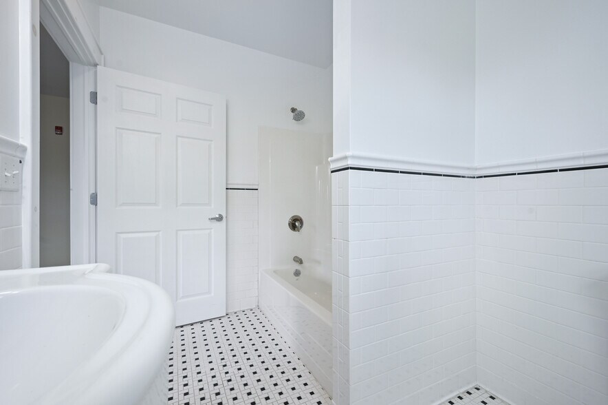 More Photos Of 56 Main St, Stamford Hotel For Sale