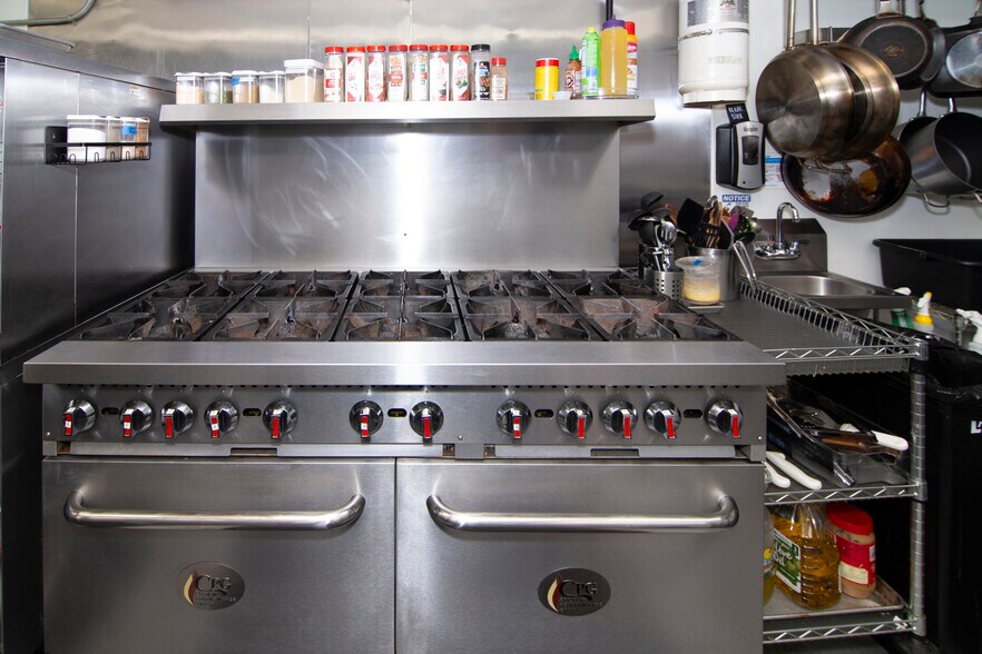 More Photos Of 407 W Main St, Marlow Restaurant For Sale