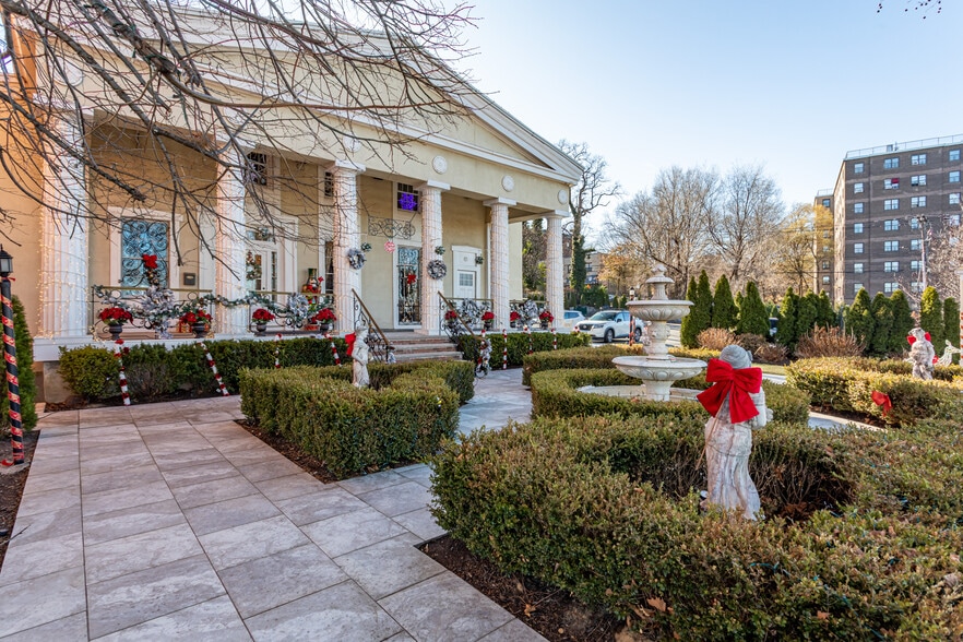 More Photos Of 404 Richmond Ter, Staten Island Specialty For Sale