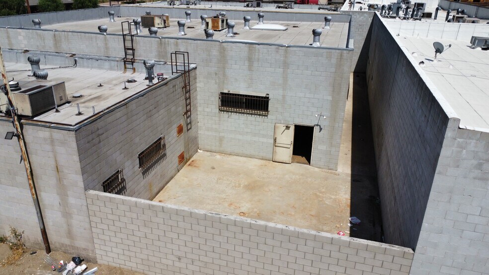 More Photos Of 14620 Novice St, Panorama City Warehouse For Lease