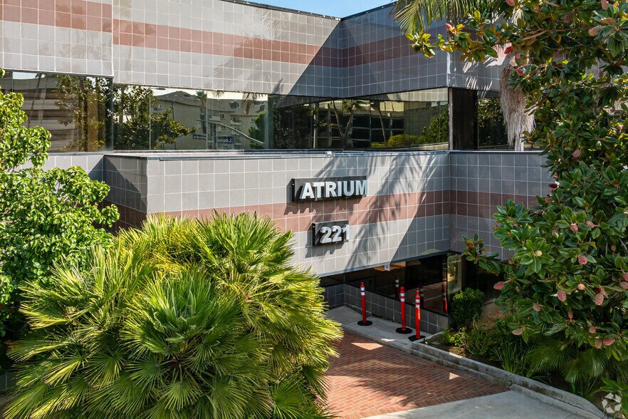 More Photos Of 221 E Glenoaks Blvd, Glendale Medical For Lease