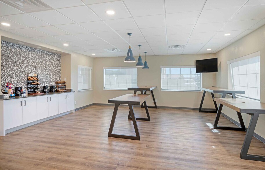 More Photos Of 7212 Eastpoint Blvd, Baytown Hotel For Sale