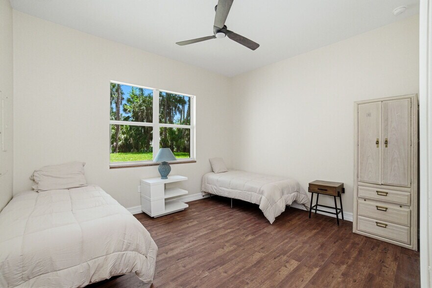 More Photos Of 4120 3rd Ave NW, Naples Apartments For Sale