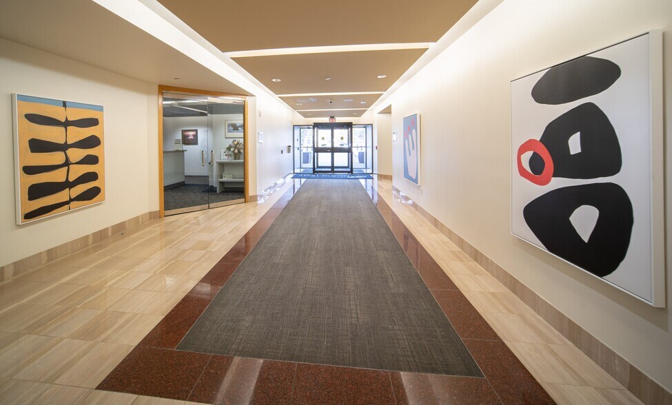 More Photos Of 901 Tower Dr, Troy Office For Lease