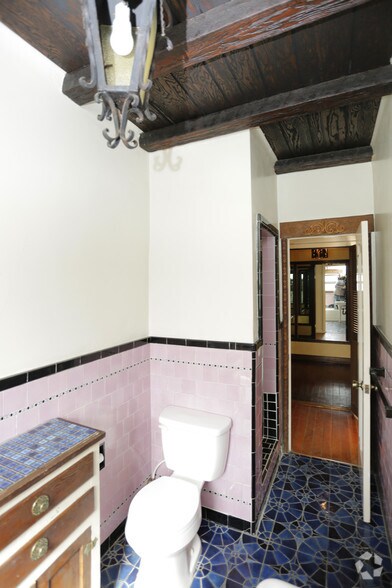 More Photos Of 1939 N Kenmore Ave, Los Angeles Apartments For Sale