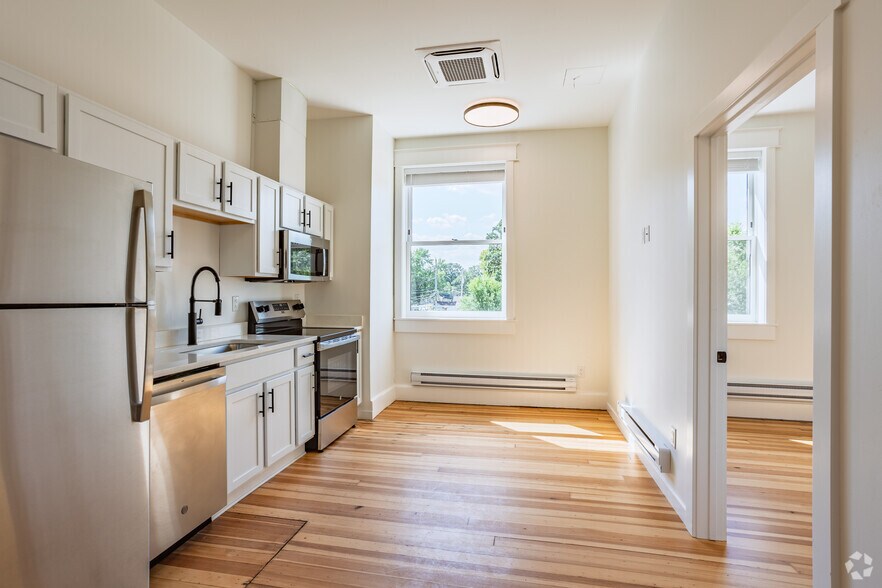 More Photos Of 3614 6th Ave, Des Moines Apartments For Lease