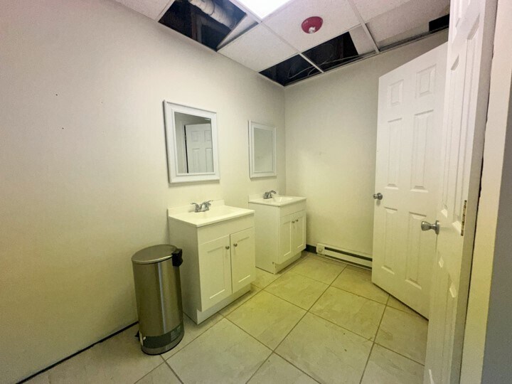 More Photos Of 15-17 Oak St, Patchogue Office Residential For Sale