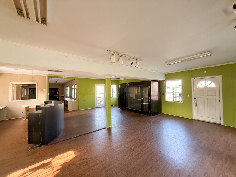 More Photos Of 2242 Park Rd, Charlotte Freestanding For Sale