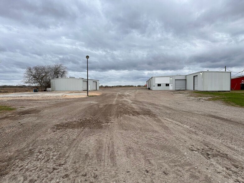 More Photos Of 16137 FM 624, Robstown Warehouse For Lease