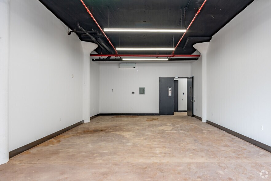 More Photos Of 4 Evergreen Ave, Brooklyn Flex For Sale