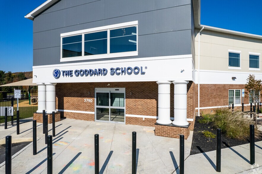 More Photos Of 3790 West Dr, Center Valley Medical For Lease