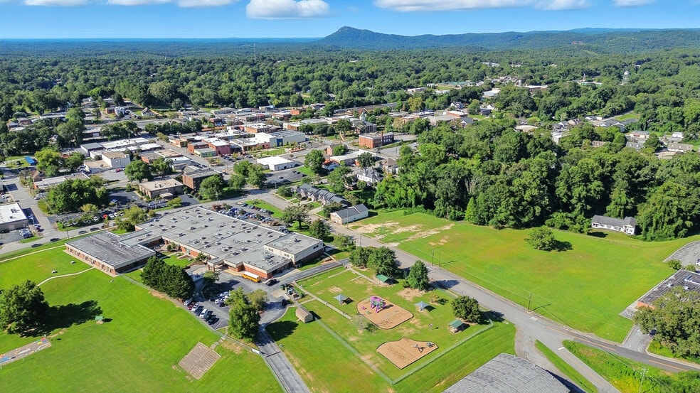 More Photos Of 303 N Pond St, Toccoa Religious Facility For Sale