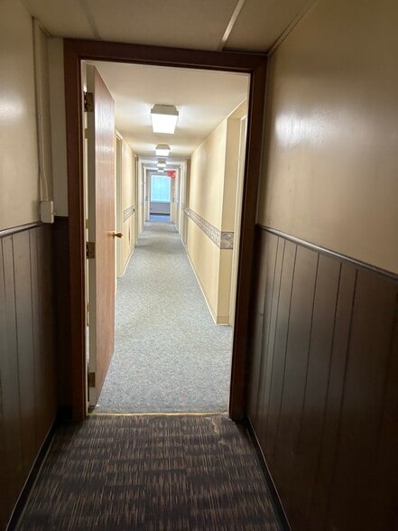 More Photos Of 2017 Sunset Blvd, Steubenville Office For Lease