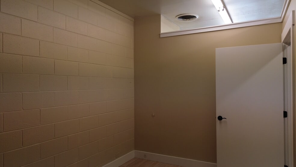 More Photos Of 2358-2368 Lincoln St, Oroville Office For Lease