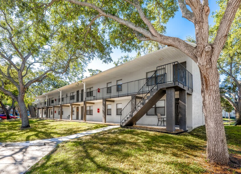 More Photos Of 16321 Bolesta Rd, Clearwater Apartments For Sale
