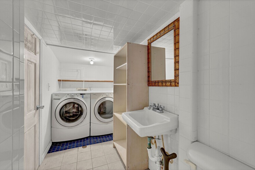 More Photos Of 4911 Oleander Dr, Wilmington General Retail For Sale
