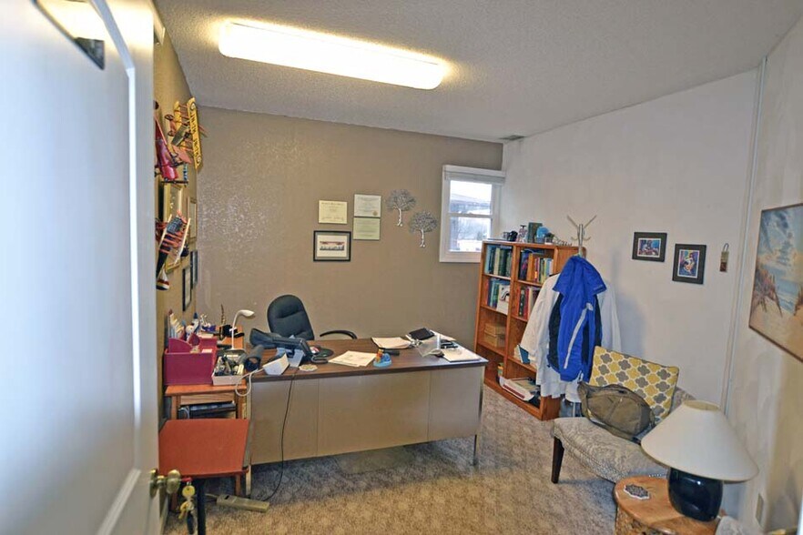 More Photos Of 3214 N Illinois St, Swansea Medical For Sale
