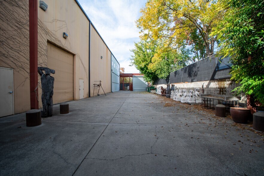 More Photos Of 1113 Del Paso Blvd, Sacramento Warehouse For Sale