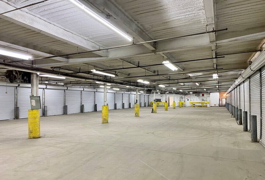 More Photos Of 1560 W Raymond St, Indianapolis Truck Terminal For Lease
