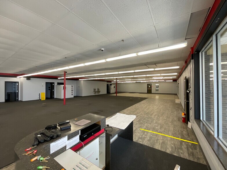 More Photos Of Brookwood Dr @ US 30, New Haven Unknown For Lease