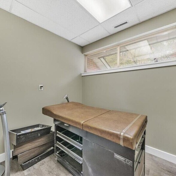 More Photos Of 25400-25430 Goddard Rd, Taylor Medical For Sale