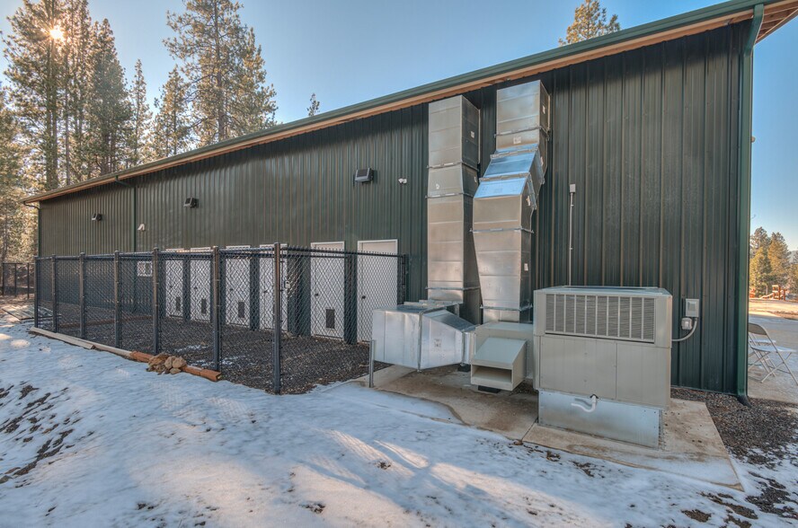 More Photos Of 56870 Enterprise Dr, Sunriver Flex For Sale