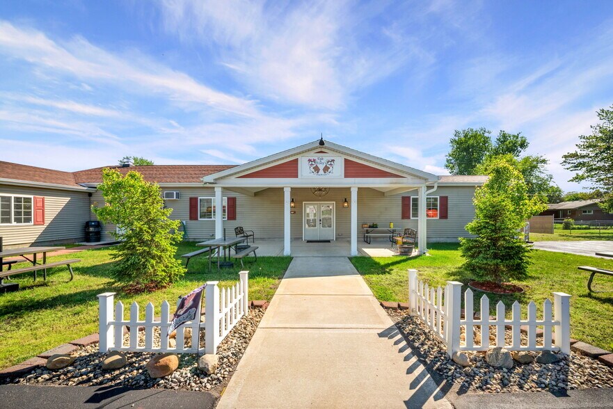 More Photos Of 12150 N US Highway 421, Monticello General Retail For Sale