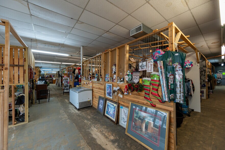 More Photos Of 20310 Main St E, Huntingdon Storefront For Sale