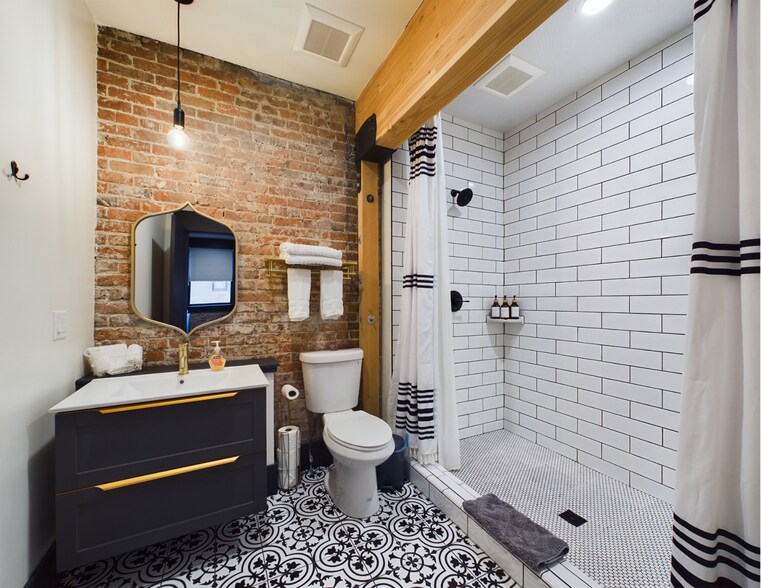 More Photos Of 220 6th St, Wallace Restaurant For Sale