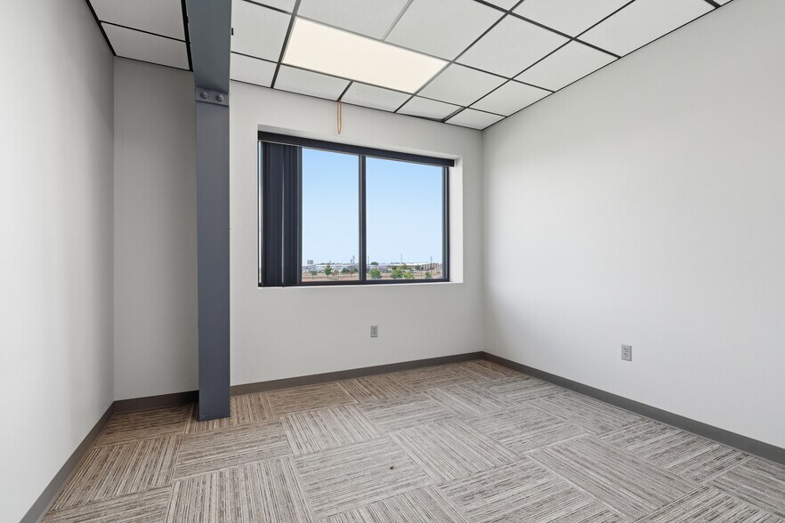 More Photos Of 1675 Las Colonias Dr, Grand Junction Showroom For Lease