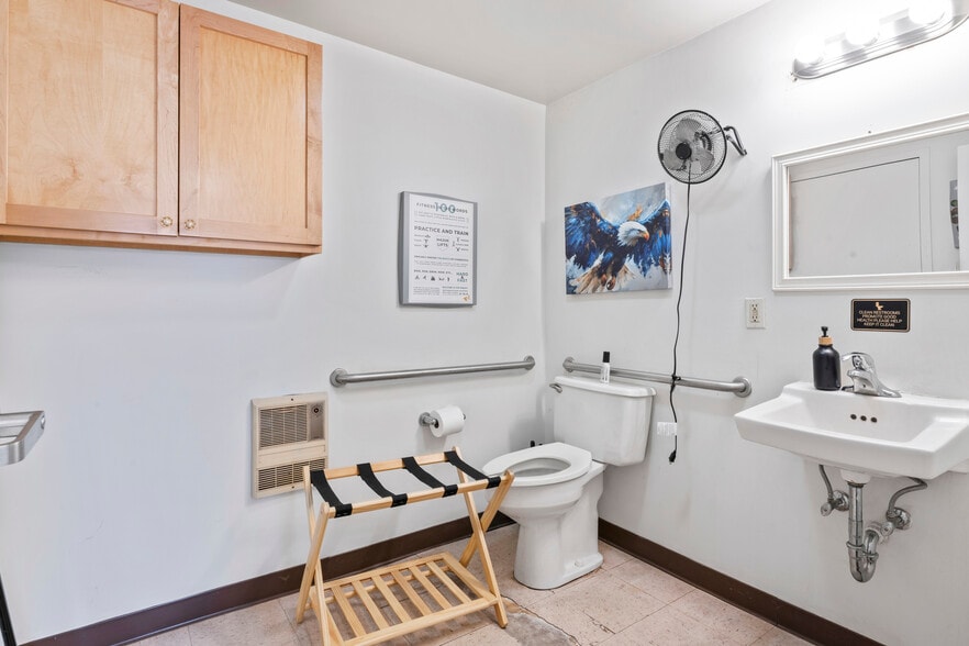 More Photos Of 105 E Cornwell Ln, Purcellville Warehouse For Sale