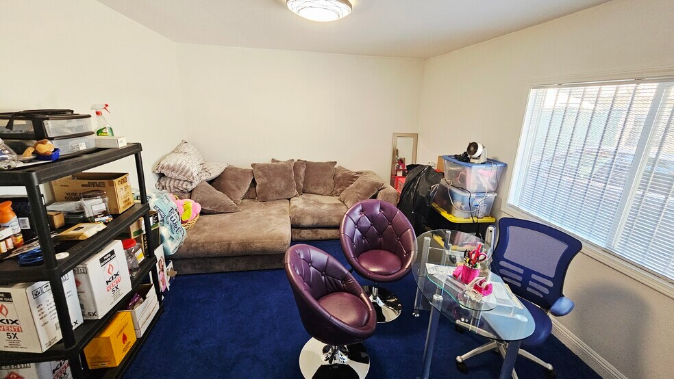 More Photos Of 306-308 Roberts Ln, Bakersfield Storefront Retail Residential For Sale