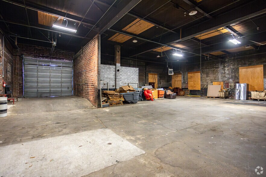 More Photos Of 204-208 W Main St, Johnson City Light Manufacturing For Sale