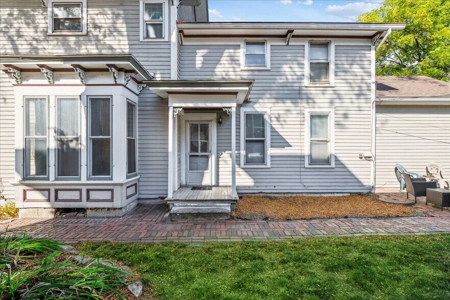 More Photos Of 528 E Chicago St, Elgin Multifamily For Sale