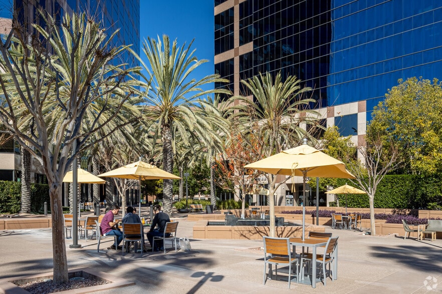 More Photos Of 2040 Main St, Irvine Unknown For Lease