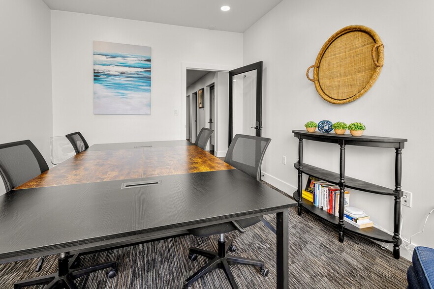 More Photos Of 132 W International Speedway Blvd, Daytona Beach Office For Lease