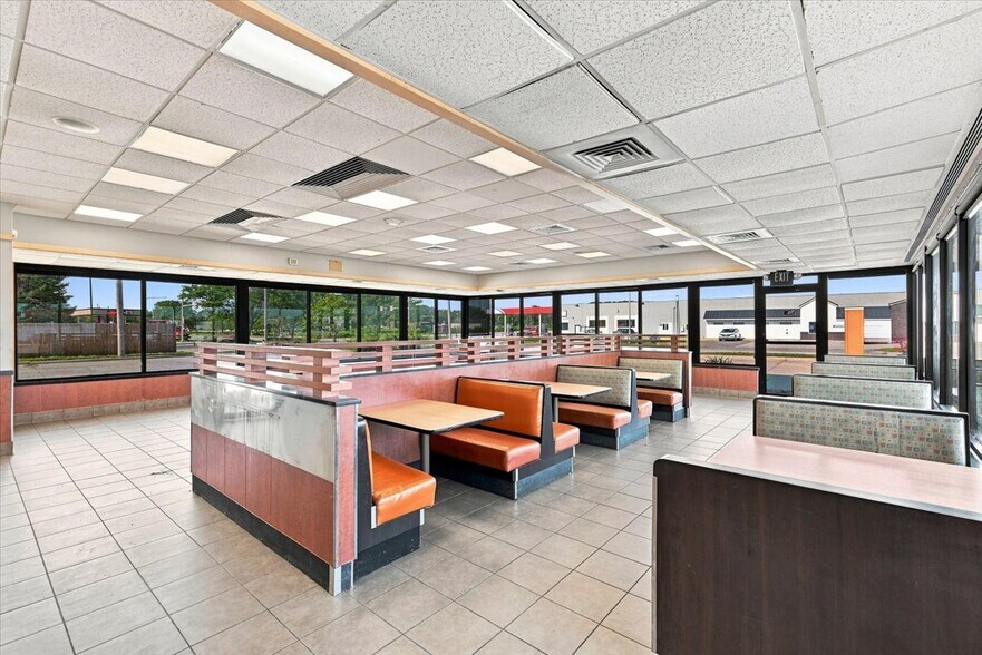 More Photos Of 1410 N Broadway St, Red Oak Fast Food For Sale