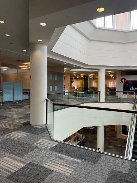 More Photos Of 49 W Maryland St, Indianapolis General Retail For Lease